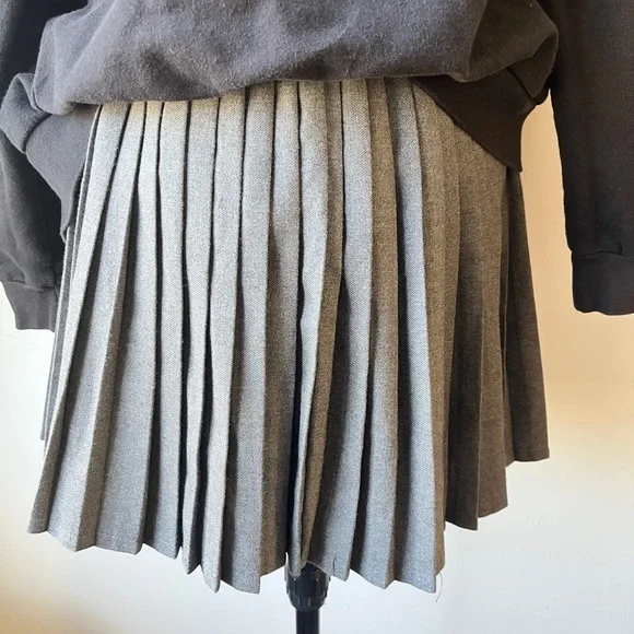 Xhilaration Gray high waisted fully pleated skater skirt - Picture 4 of 6